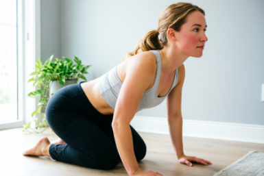 Пресс не качаю, а живот плоский — секрет в этом "странном" движении: талия появляется, а крылышки на руках тают